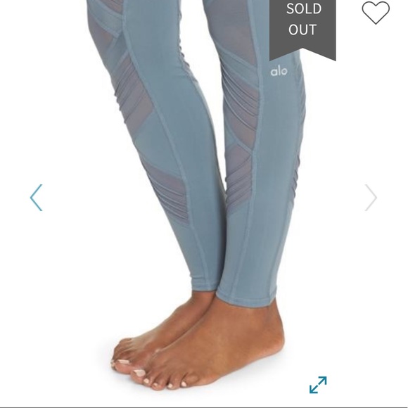 ALO Ultimate High Waist Legging - Picture 3 of 3